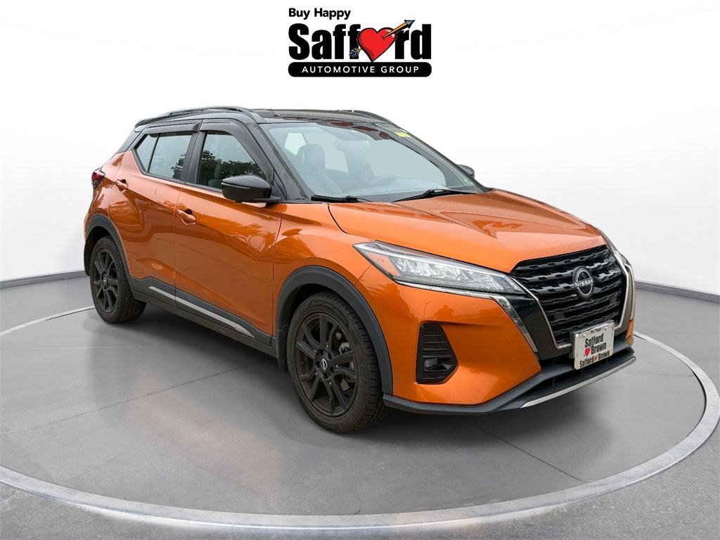 2022 Nissan Kicks SR photo 3
