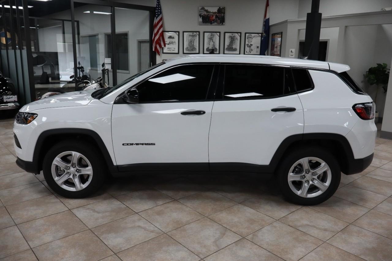 2023 Jeep Compass Sport photo 2