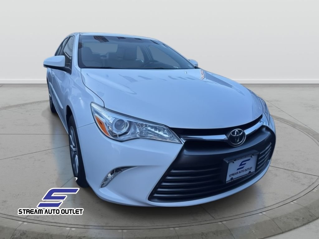 2017 Toyota Camry XLE XSE photo 2