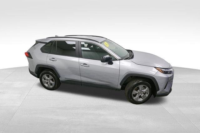 2025 Toyota RAV4 Hybrid LE photo 5