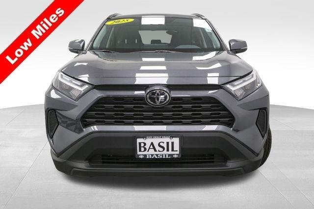 2025 Toyota RAV4 Hybrid XLE photo 3