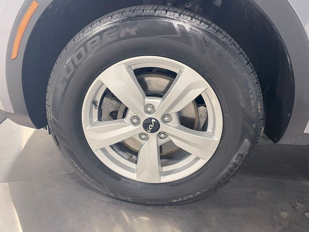 2022 Kia Sorento LX photo 21