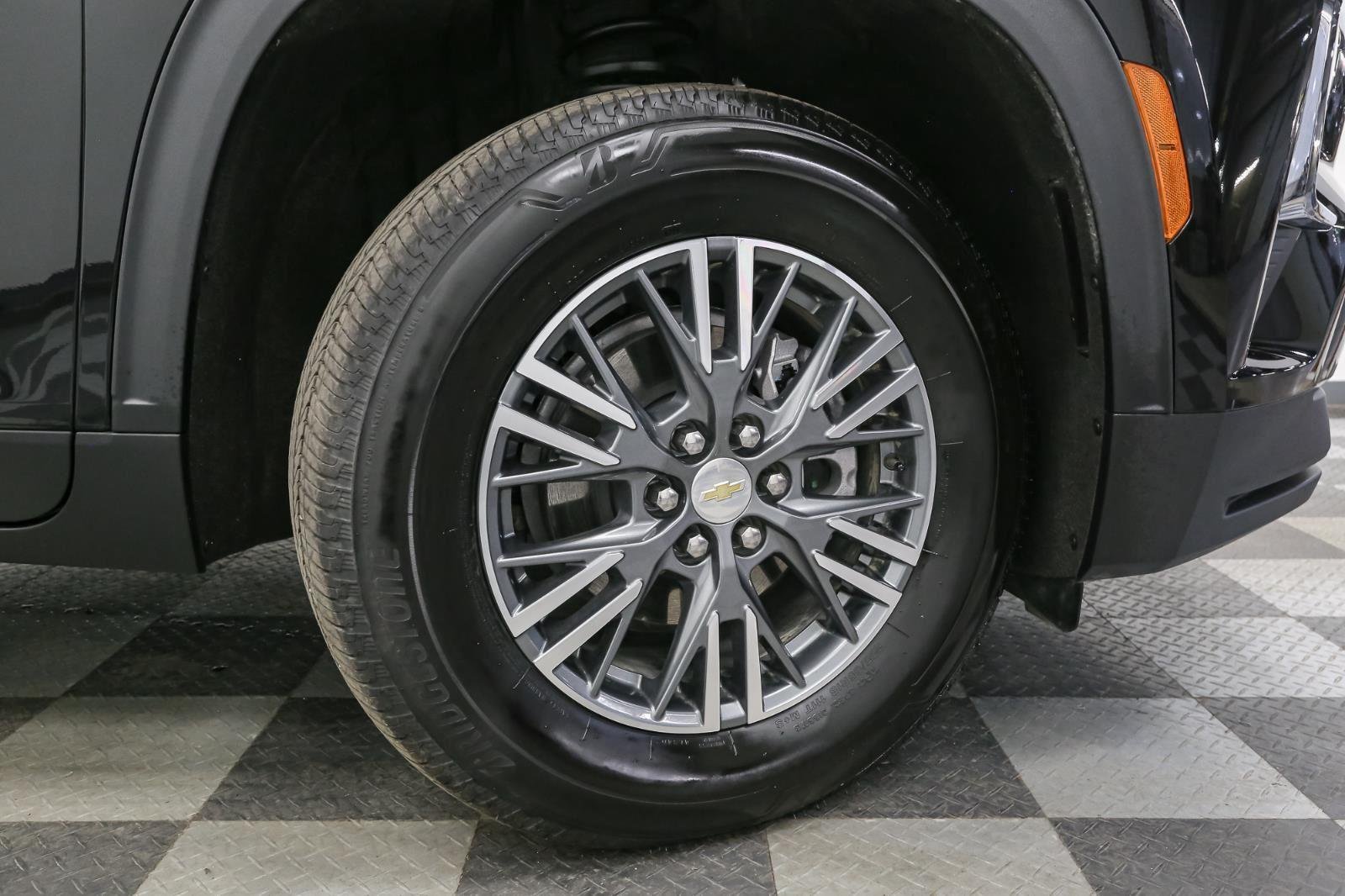 2025 Chevrolet Traverse photo 12