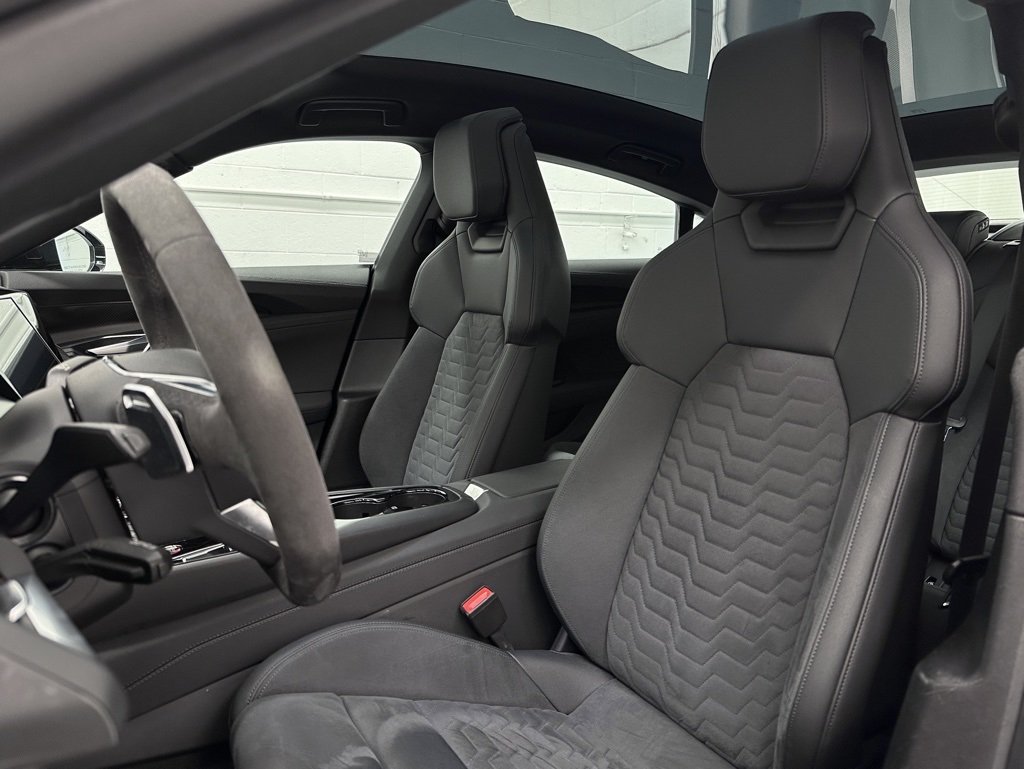 2022 Audi e-tron GT Premium Plus photo 13