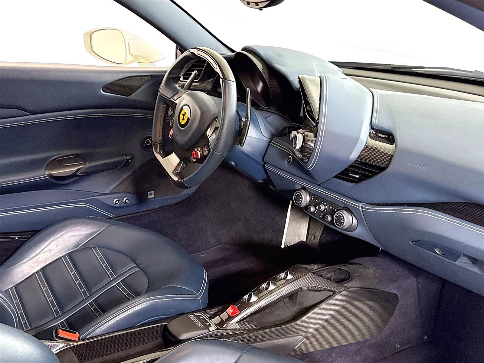 2016 Ferrari 488 GTB photo 21