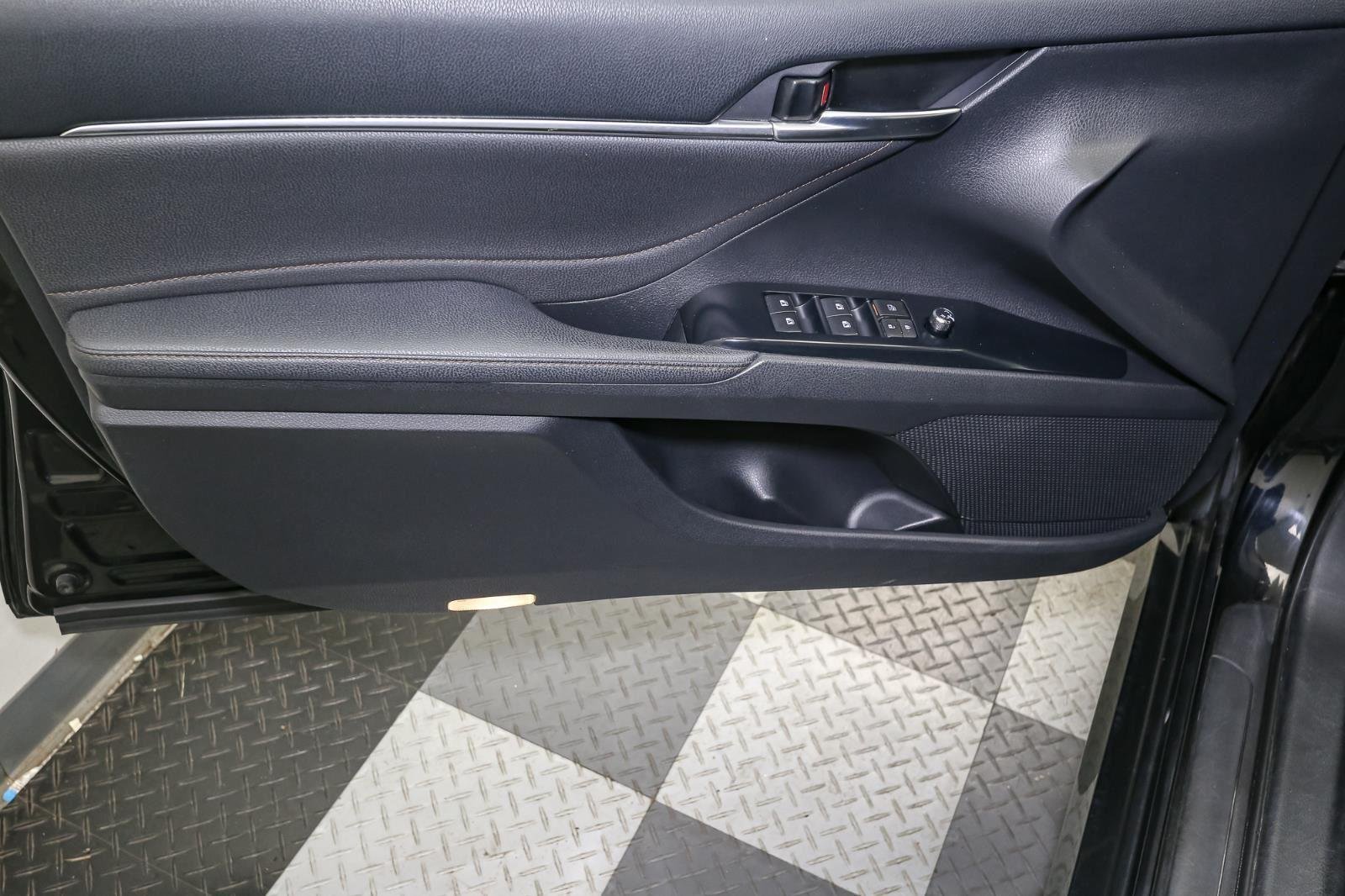 2018 Toyota Camry XLE photo 34