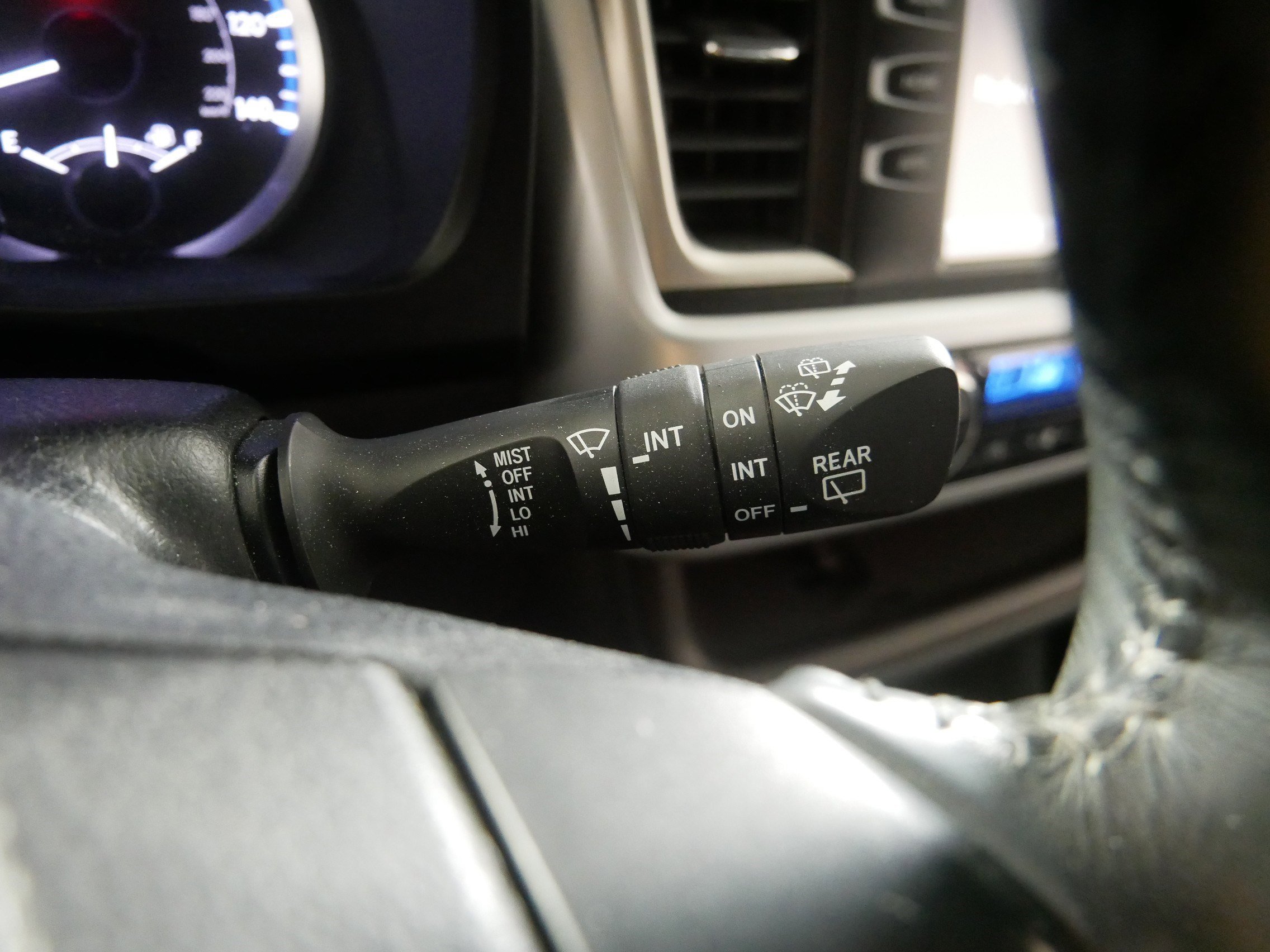2019 Toyota Highlander LE photo 28