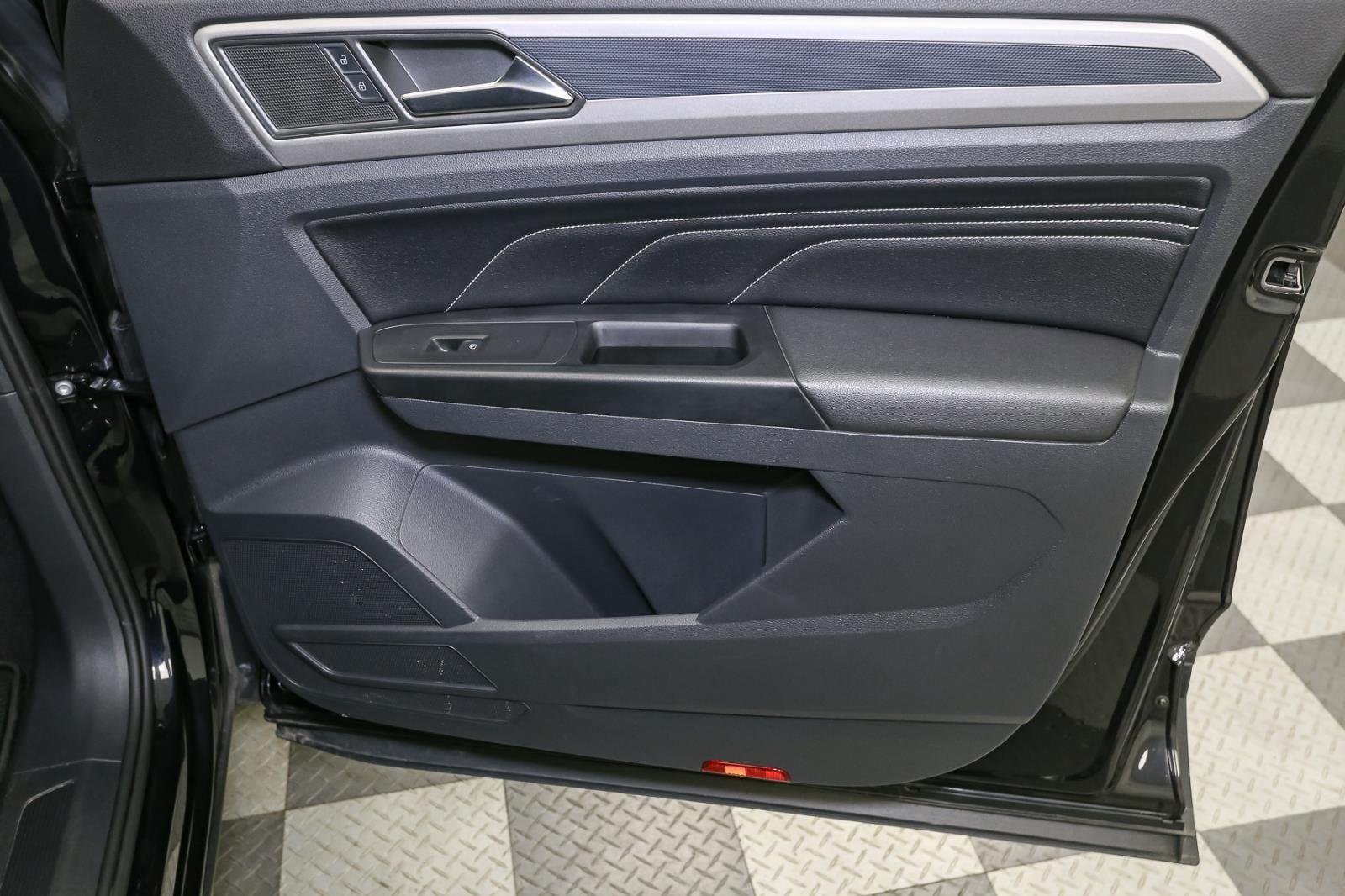 2020 Volkswagen Atlas Cross Sport SEL photo 15