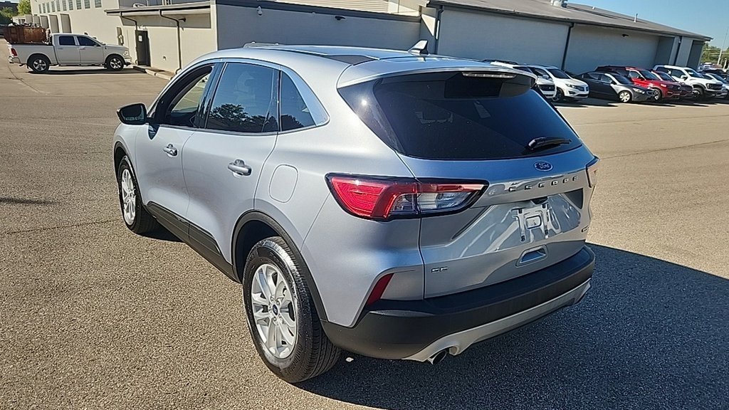 2022 Ford Escape SE photo 4