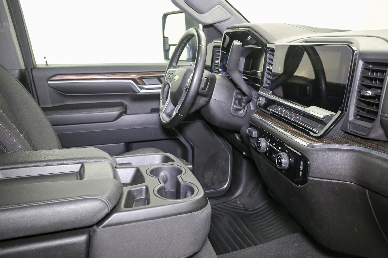 2024 Chevrolet Silverado 3500HD LT photo 15