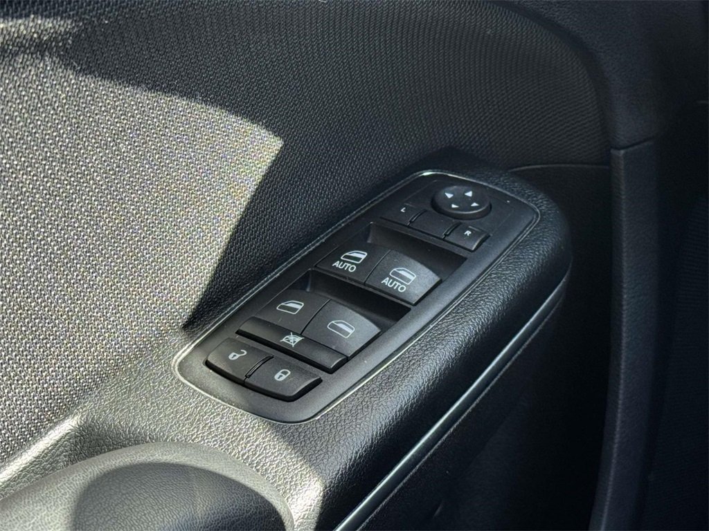 2016 Dodge Charger SE photo 24