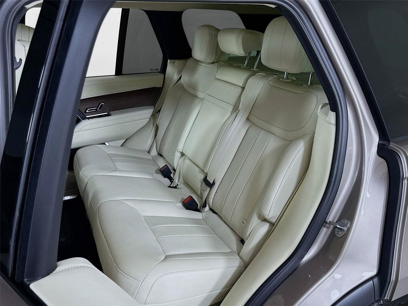 2023 Land Rover Range Rover SE photo 22