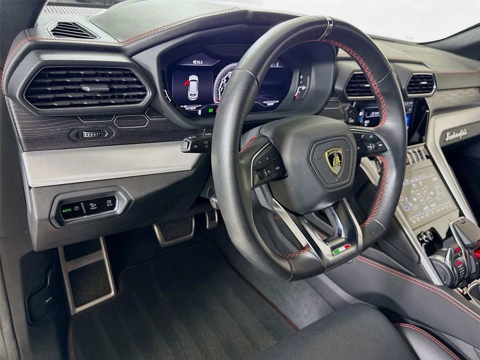 2020 Lamborghini Urus photo 13