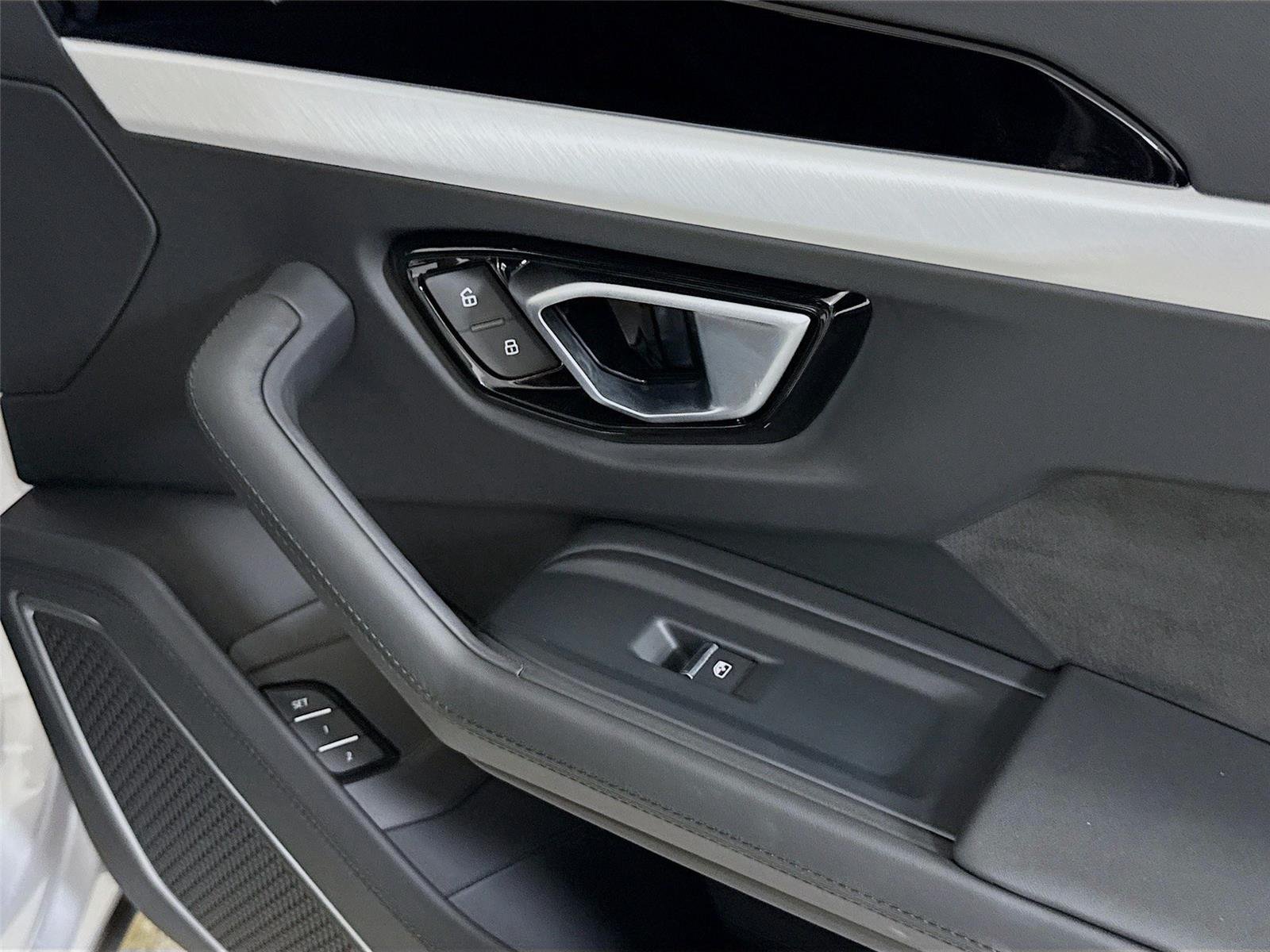 2024 Lamborghini Urus S photo 30