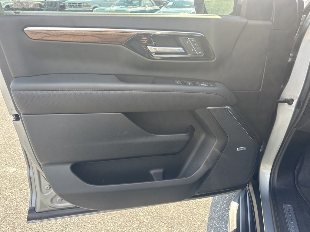 2025 Chevrolet Tahoe High Country photo 24
