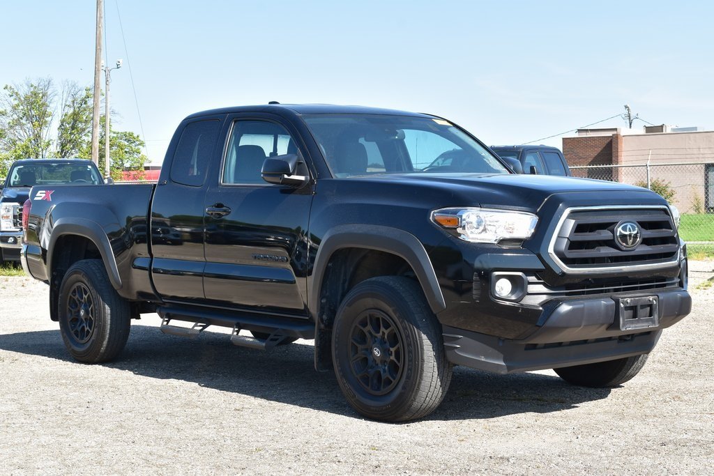 2023 Toyota Tacoma SR photo 3