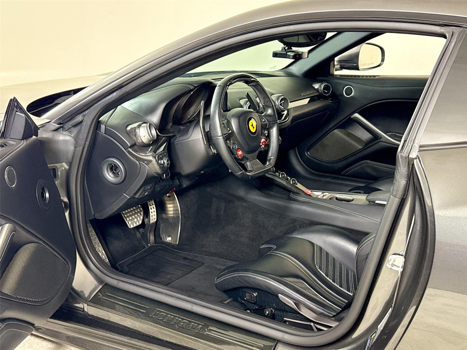 2016 Ferrari F12 Berlinetta Berlinetta photo 11