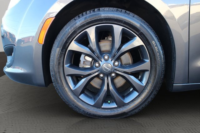 2019 Chrysler Pacifica Touring L 35th Anniversary photo 19