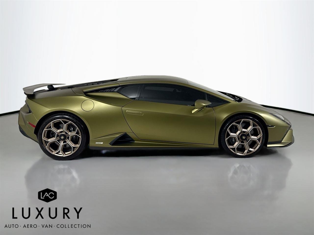 2023 Lamborghini Huracan Tecnica photo 3