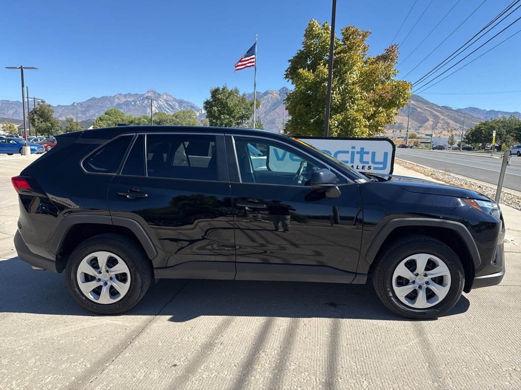 2024 Toyota RAV4 LE photo 2