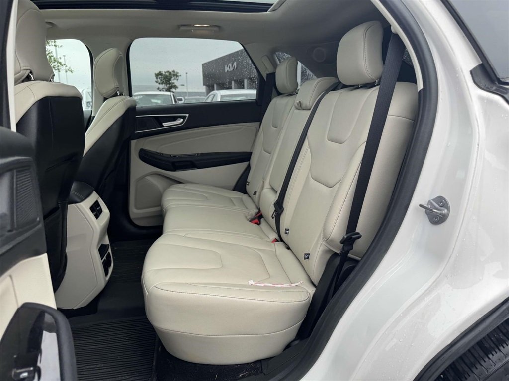 2019 Ford Edge Titanium photo 16