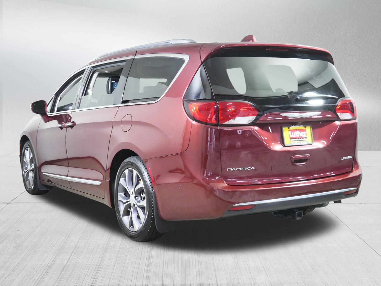 2018 Chrysler Pacifica Limited photo 5
