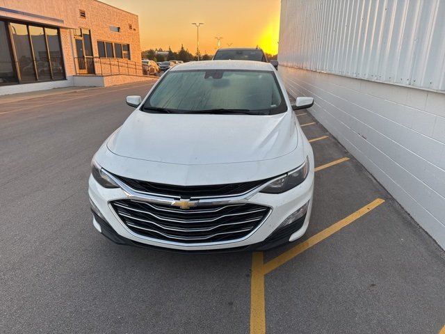 2023 Chevrolet Malibu 1LT photo 2