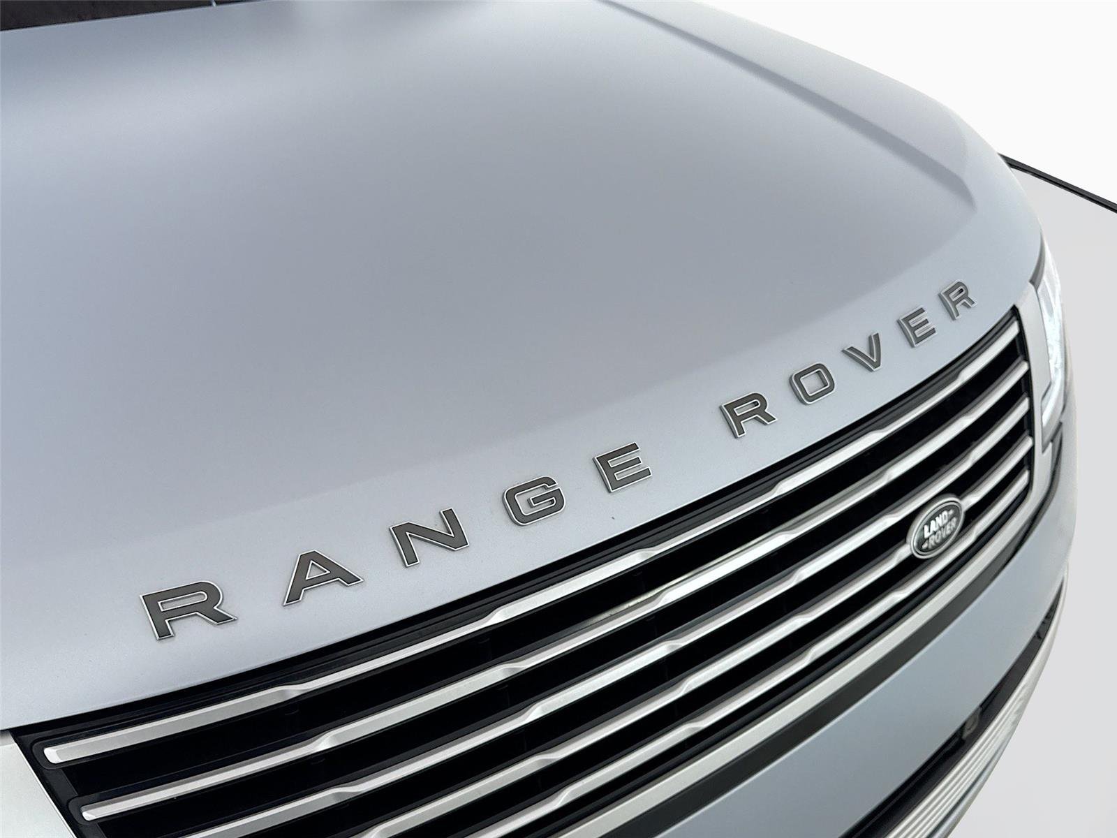 2023 Land Rover Range Rover SV photo 32