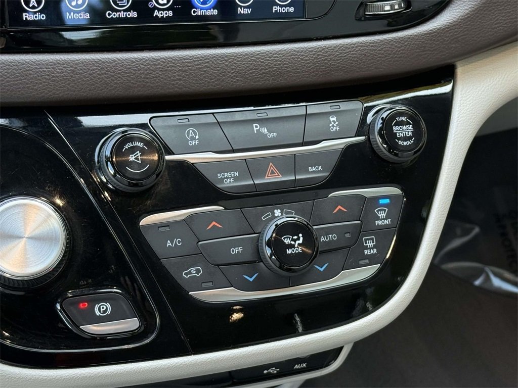 2017 Chrysler Pacifica Touring Plus photo 17