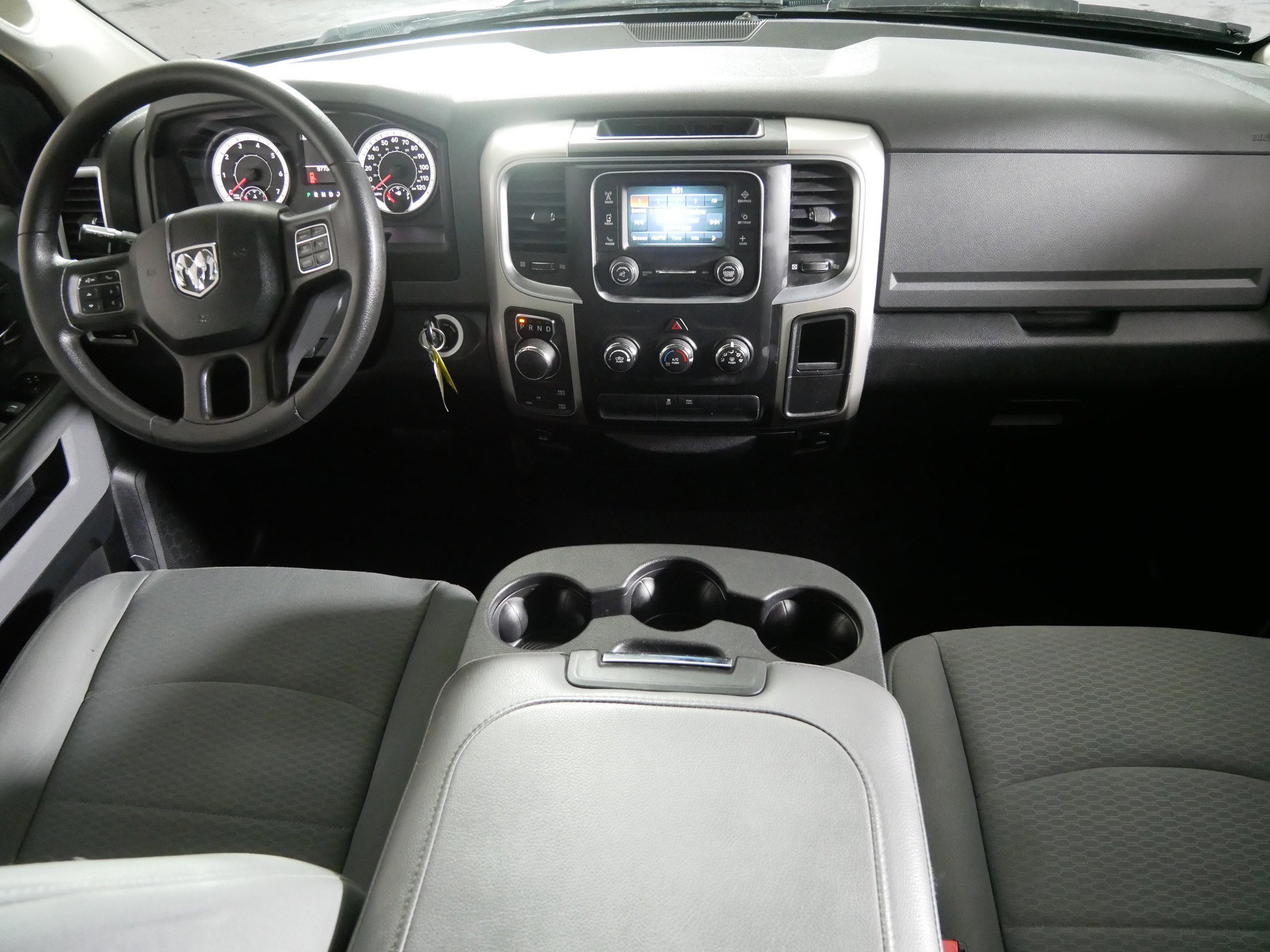 2016 Ram 1500 SLT photo 10