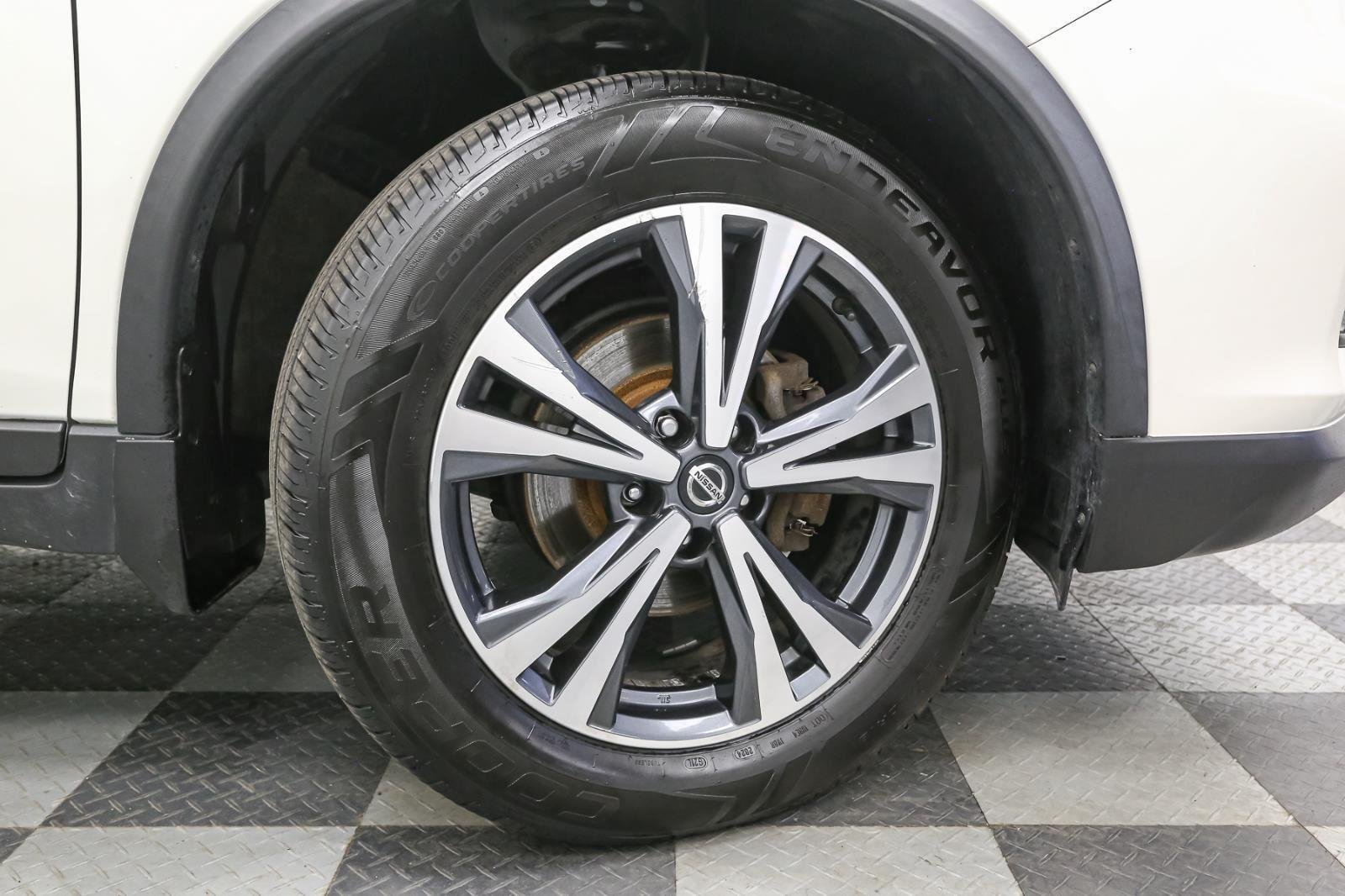 2019 Nissan Rogue SV photo 13