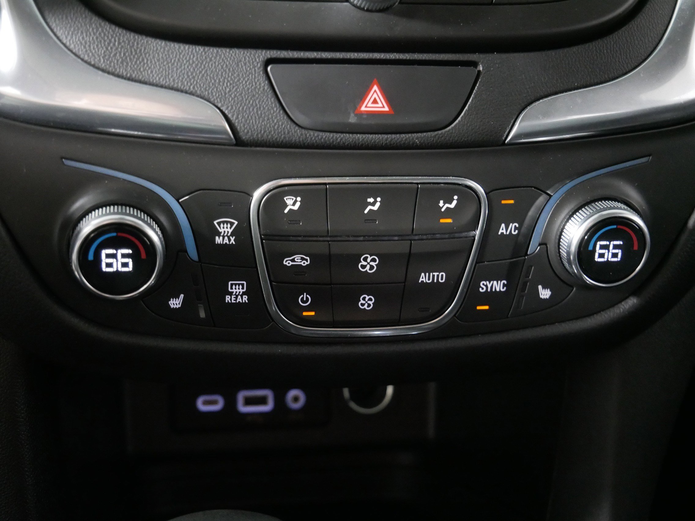 2021 Chevrolet Equinox LT photo 22