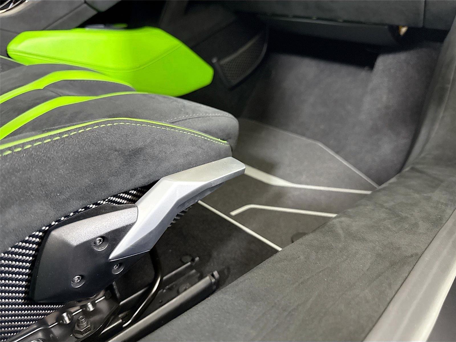 2023 Lamborghini Huracan STO photo 32