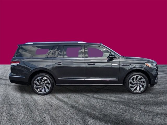 2022 Lincoln Navigator L Reserve photo 2