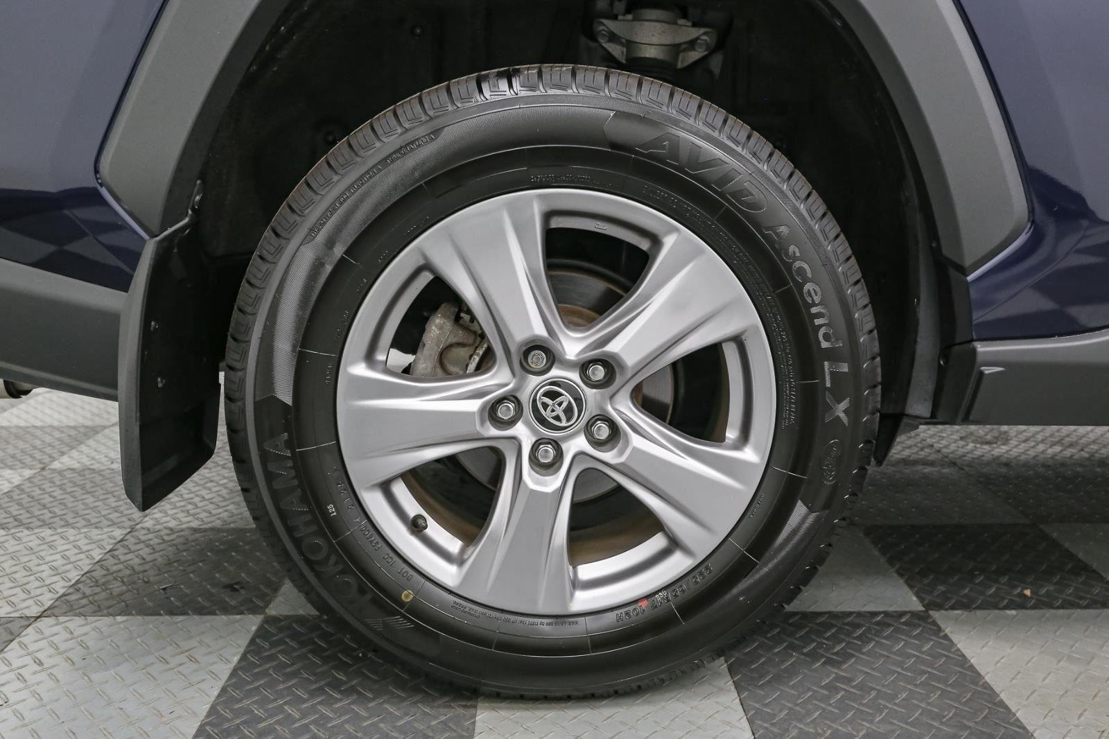 2024 Toyota RAV4 XLE photo 14