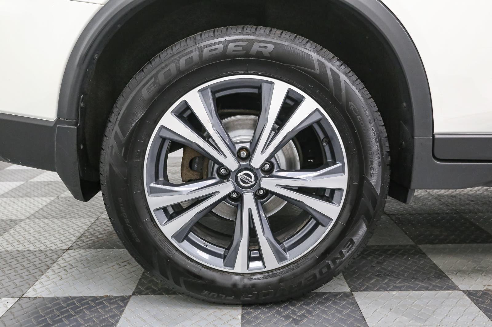 2019 Nissan Rogue SV photo 14