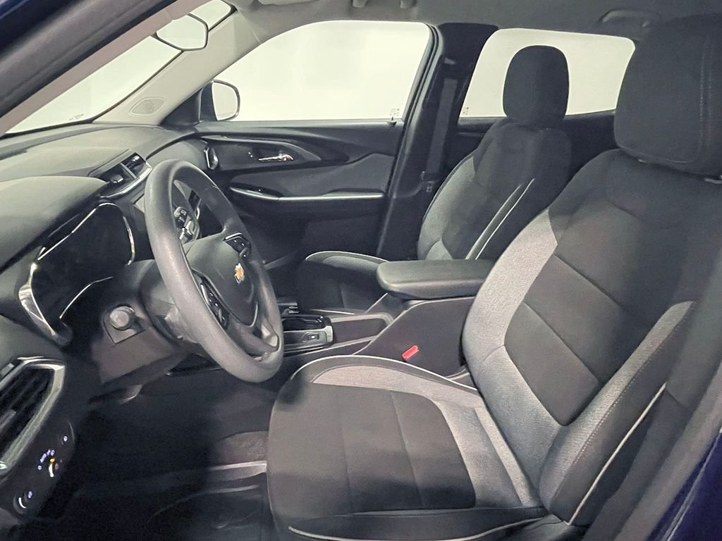 2023 Chevrolet Trailblazer LT photo 2