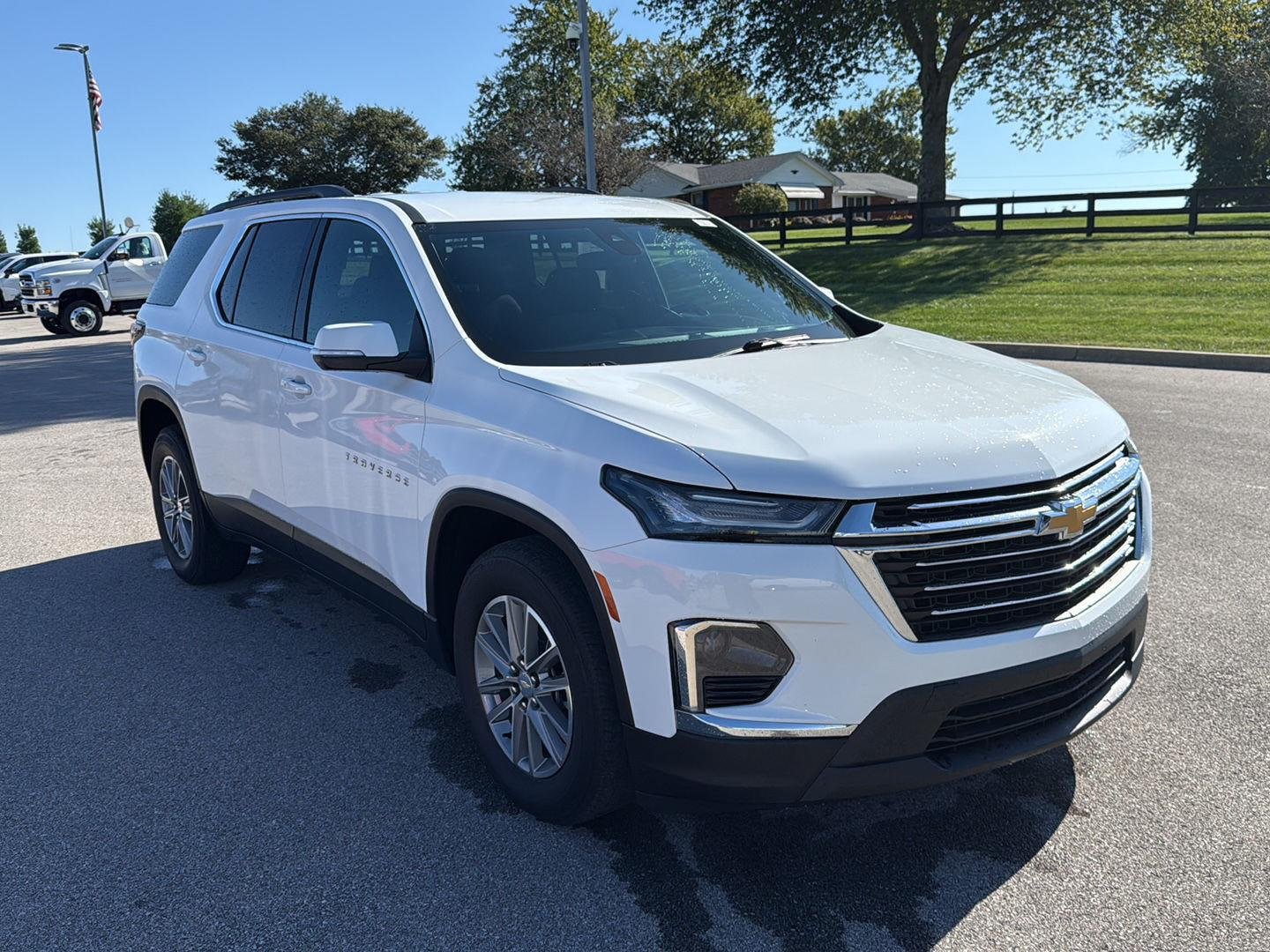 2022 Chevrolet Traverse Cloth photo 2