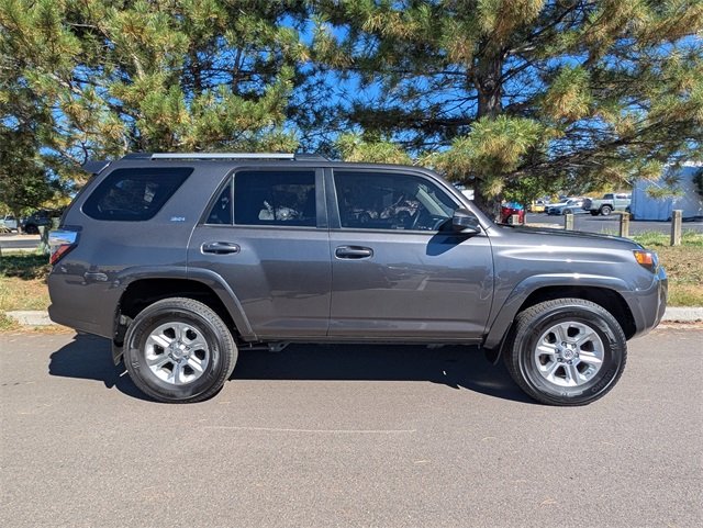 2019 Toyota 4Runner SR5 photo 2