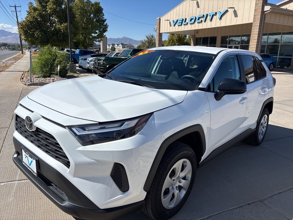 2024 Toyota RAV4 LE photo 3