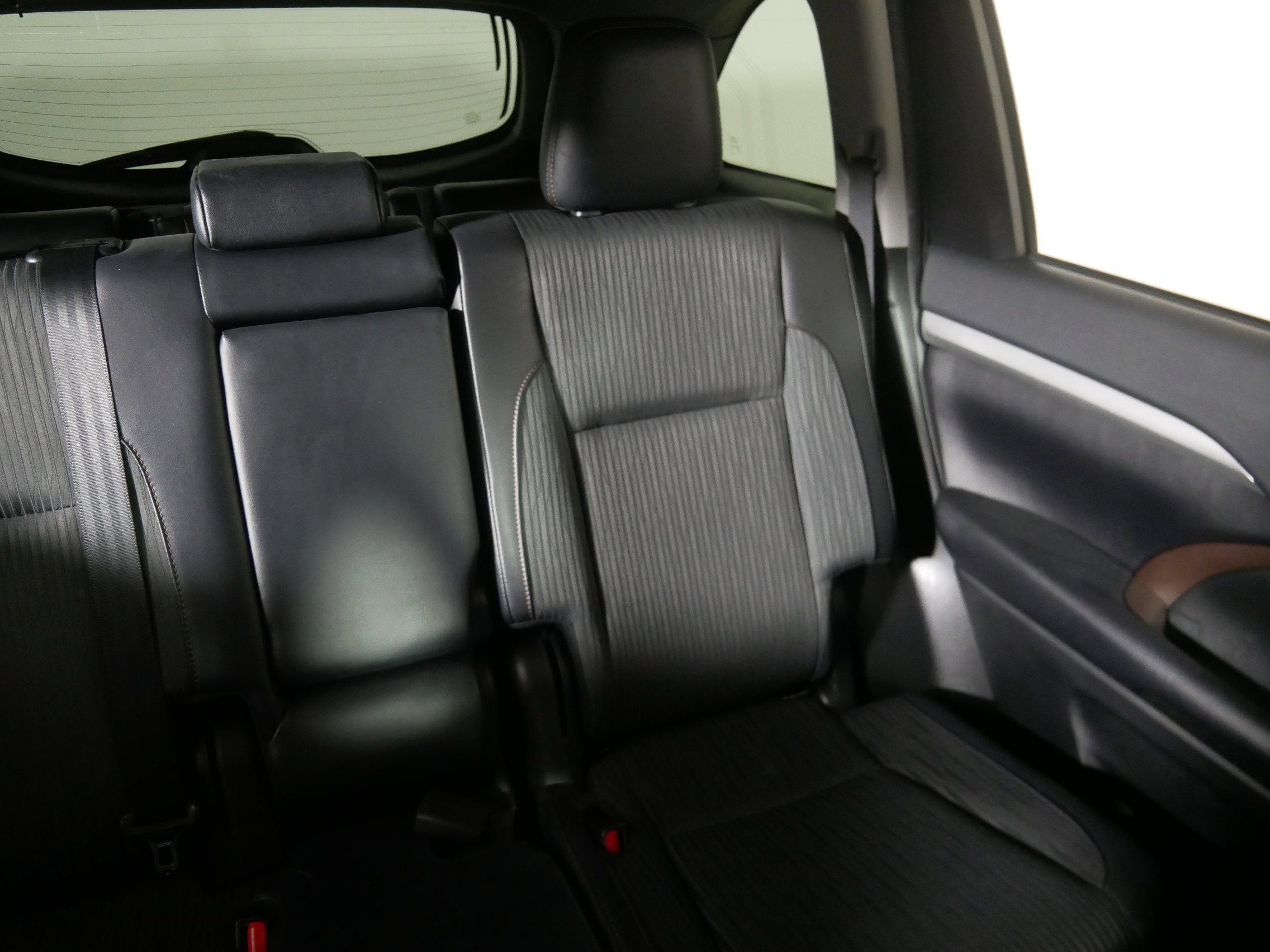 2019 Toyota Highlander LE photo 12