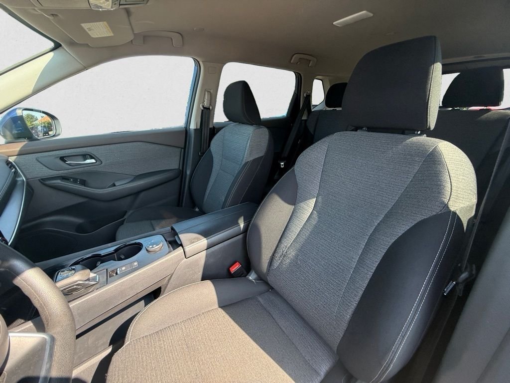 2023 Nissan Rogue SV photo 6