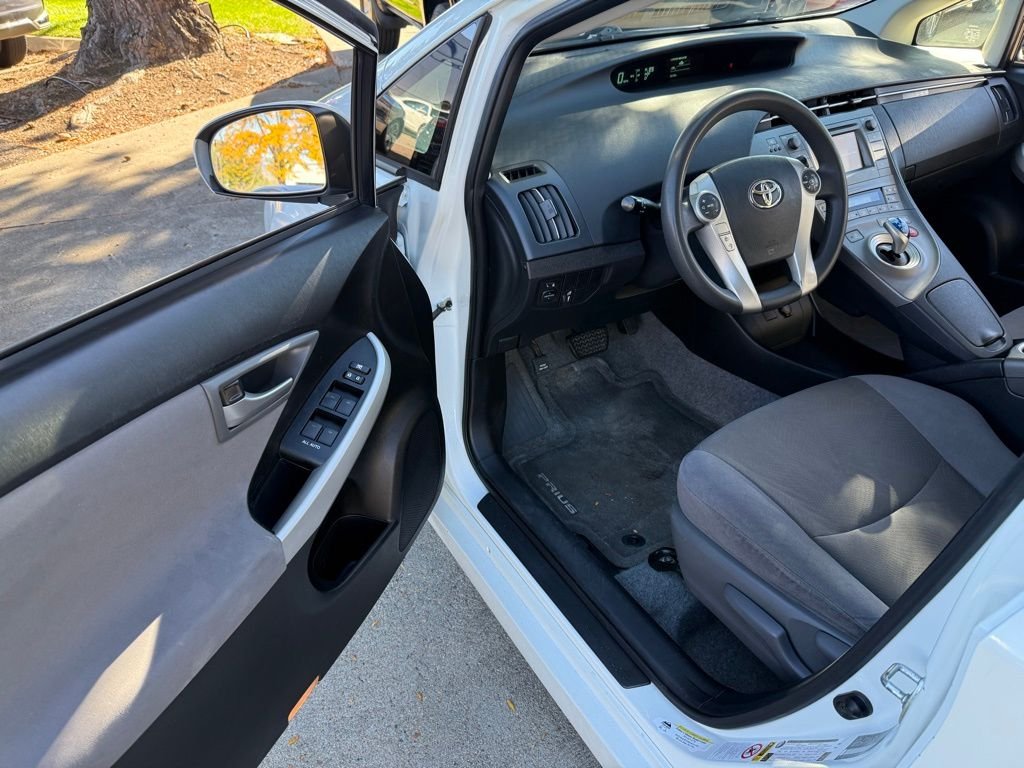 2012 Toyota Prius Five photo 10