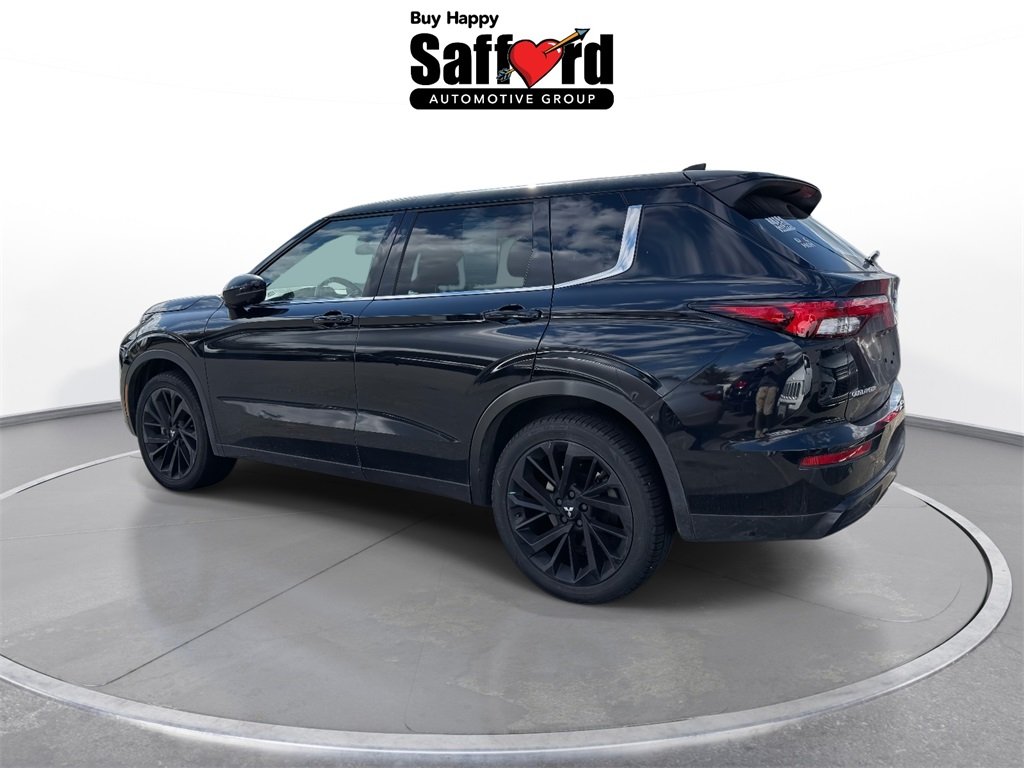 2023 Mitsubishi Outlander SE photo 2