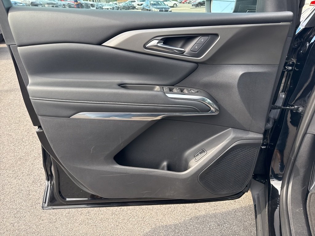 2025 Chevrolet Traverse photo 21