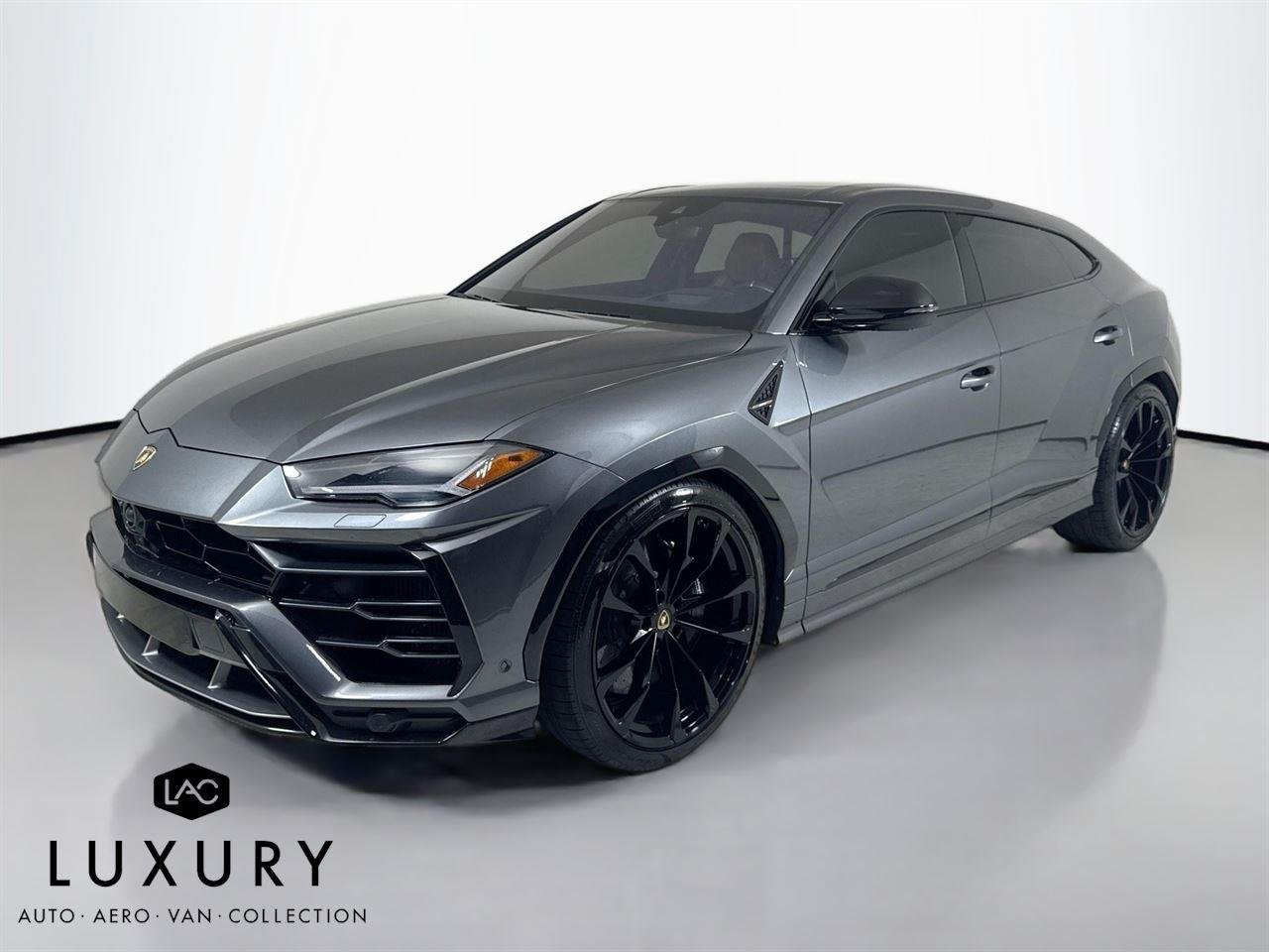 2019 Lamborghini Urus Base photo 8
