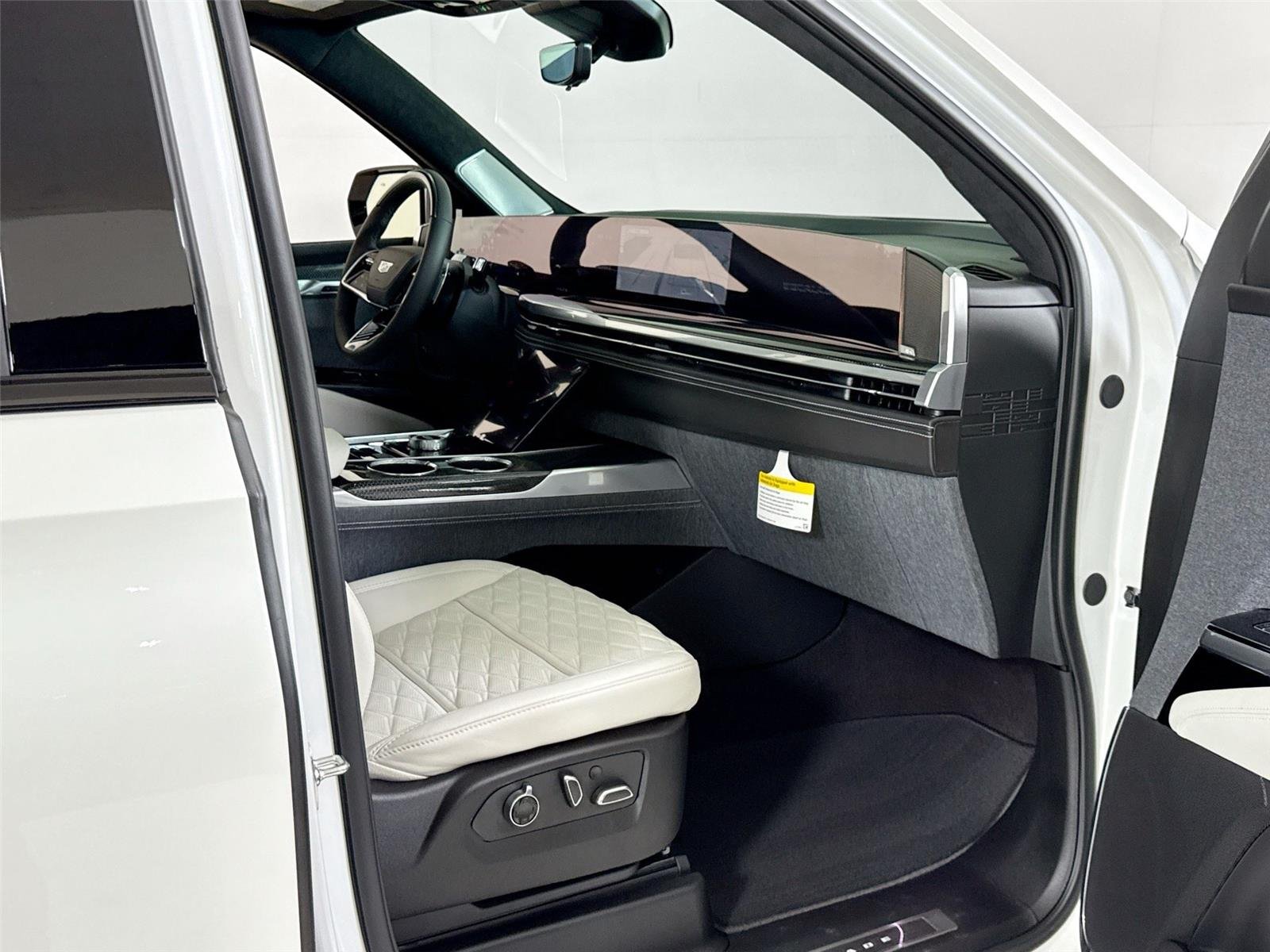 2025 Cadillac Escalade ESV V-Series photo 28