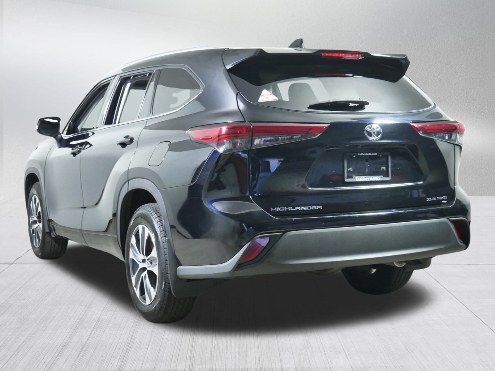 2021 Toyota Highlander XLE photo 5