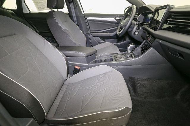 2025 Volkswagen Jetta 1.5T Sport photo 9