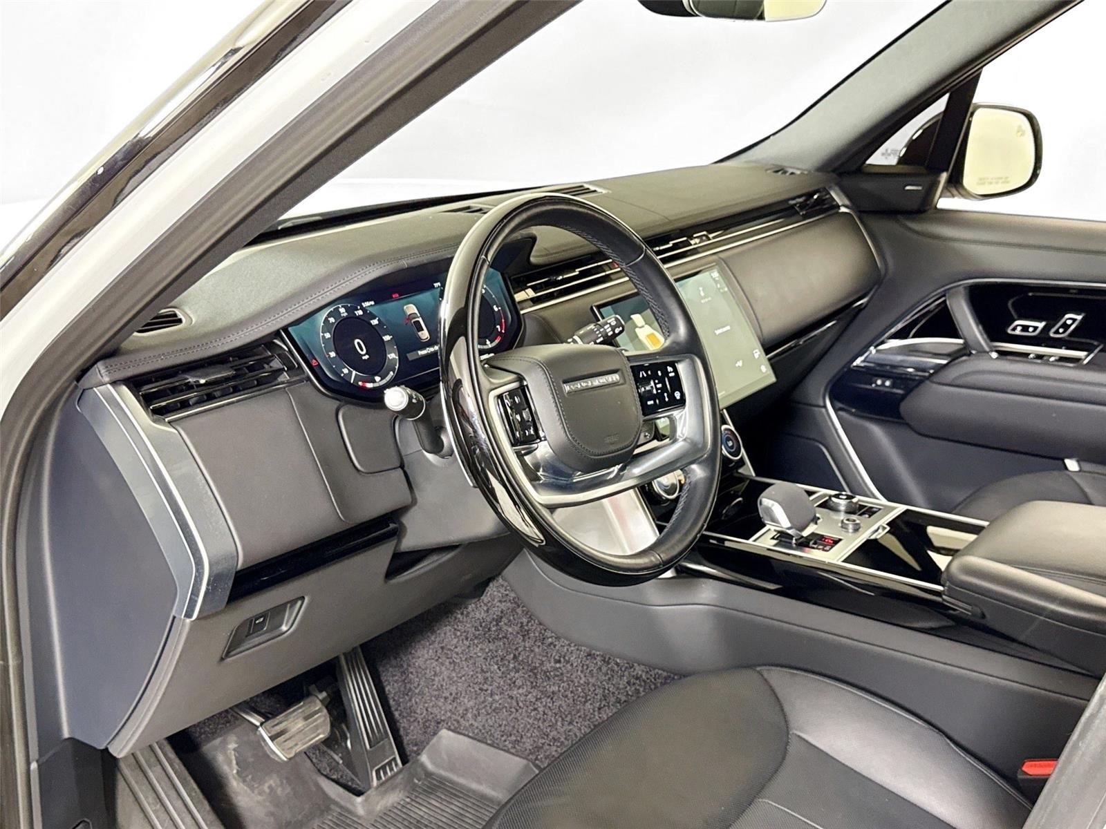 2023 Land Rover Range Rover SE photo 13